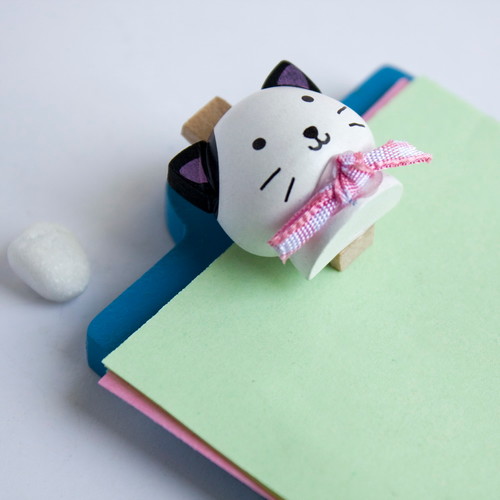 Happy White Cat - Refrigerator Magnet clip / Magnetic Clipboard